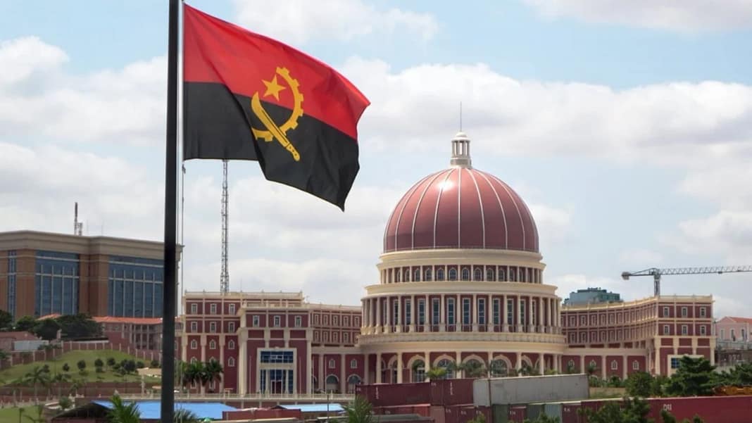 Angola cambia de rumbo: hallan un pozo petrolífero calculado en 500 millones de barriles frente a la costa del país Angola