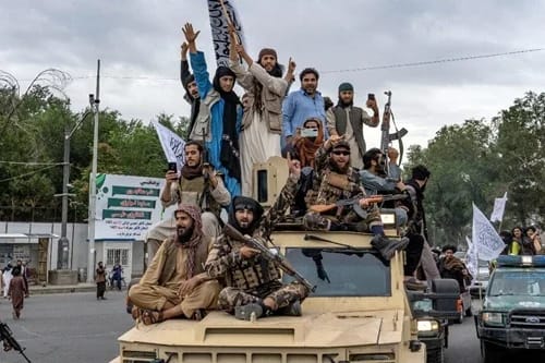 Afganistán bajo el yugo talibán: retrocesos y el fantasma del pasado Talibanes