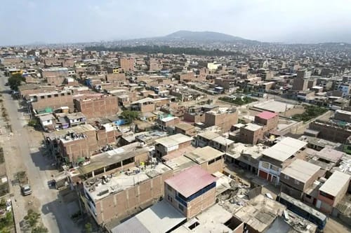 Villa El Salvador: Menores de edad golpean brutalmente a adolescente para robarle sus zapatillas Villa El Salvador distrito