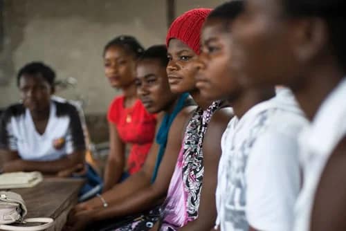 Mutilación genital femenina: el ritual que sella el sufrimiento de millones de niñas en el mundo África