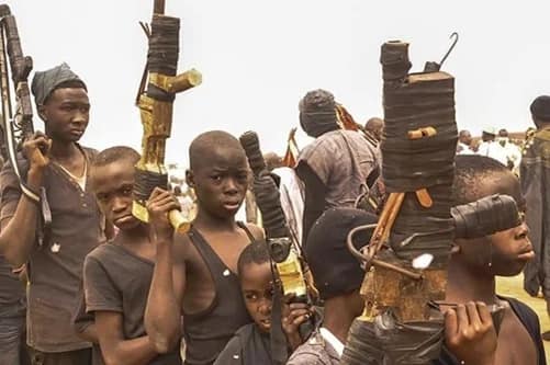 Infancia robada: la vida de los niños soldado en los conflictos africanos Africa África niños soldados