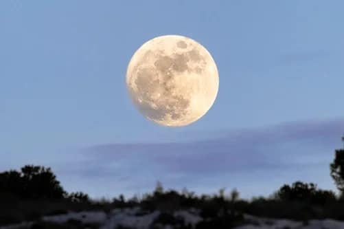 La nueva fiebre lunar: quién ganará la carrera por colonizar la Luna y el control de la Última Frontera Luna cielo