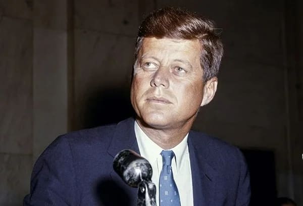 Libro revela romance secreto y embarazo oculto entre JFK y una azafata: detalles nunca antes contados JFK-John-F.-Kennedy